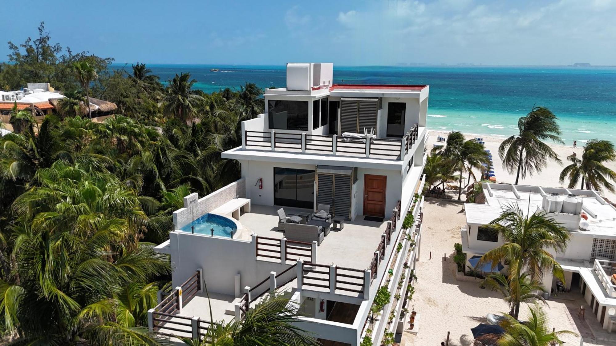 Cuxos Beachfront 4*