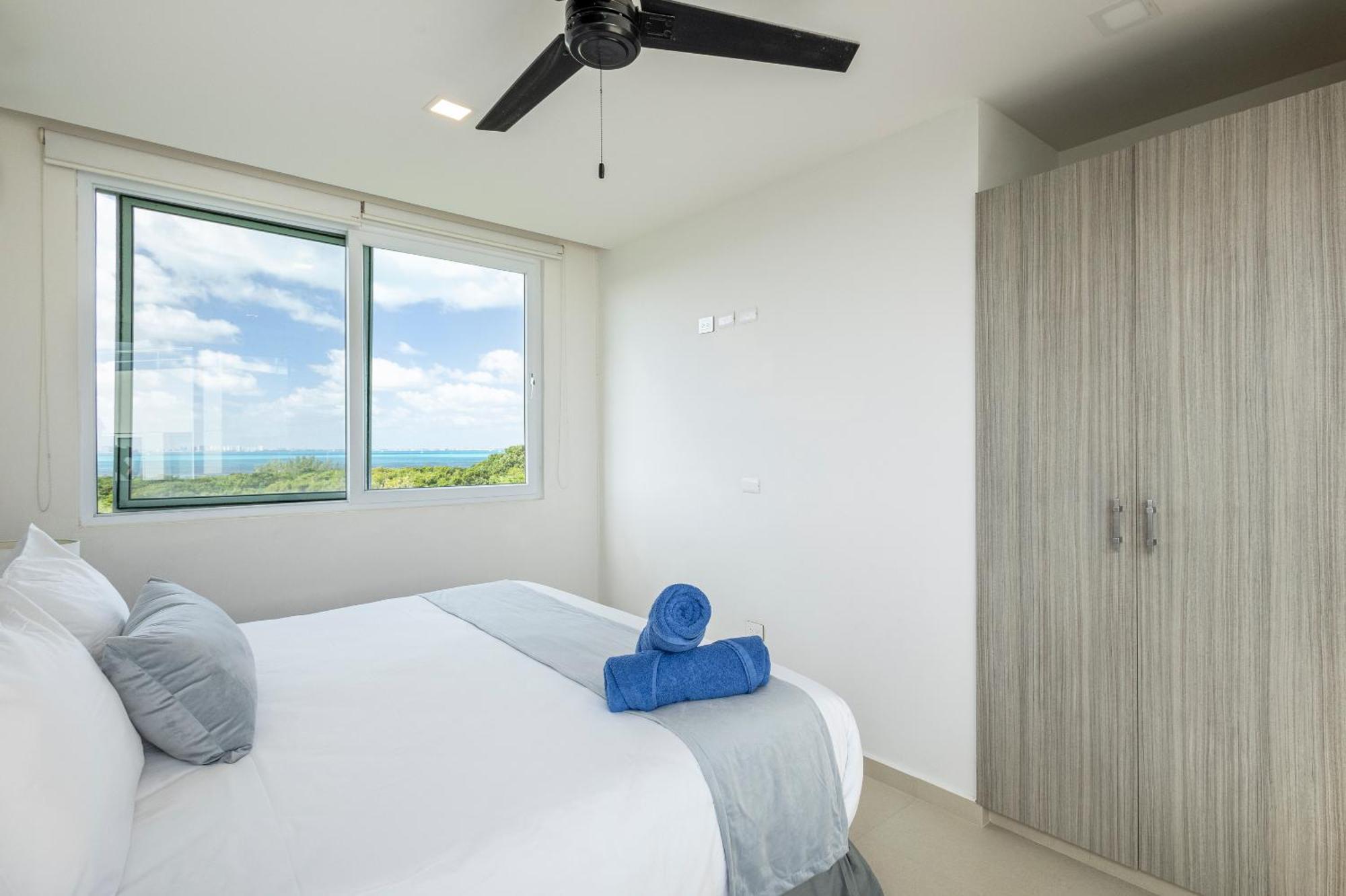 Azulea Hotel *