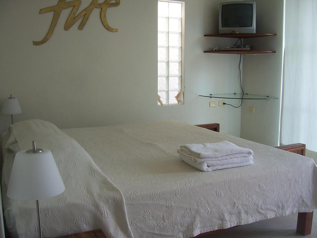 Elements Of The Island Apartment *