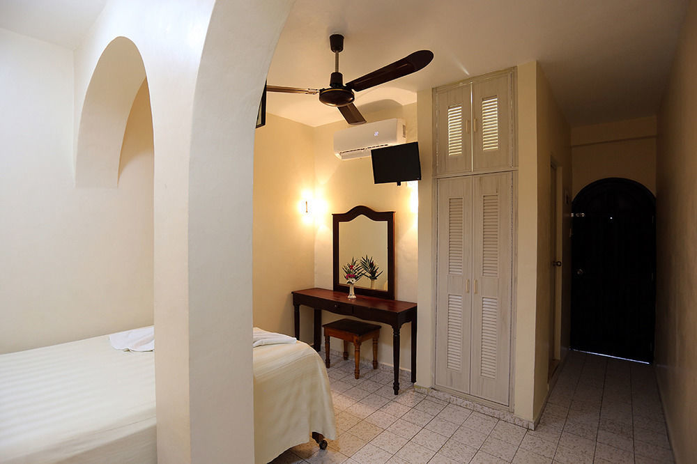 Hotel Bucaneros