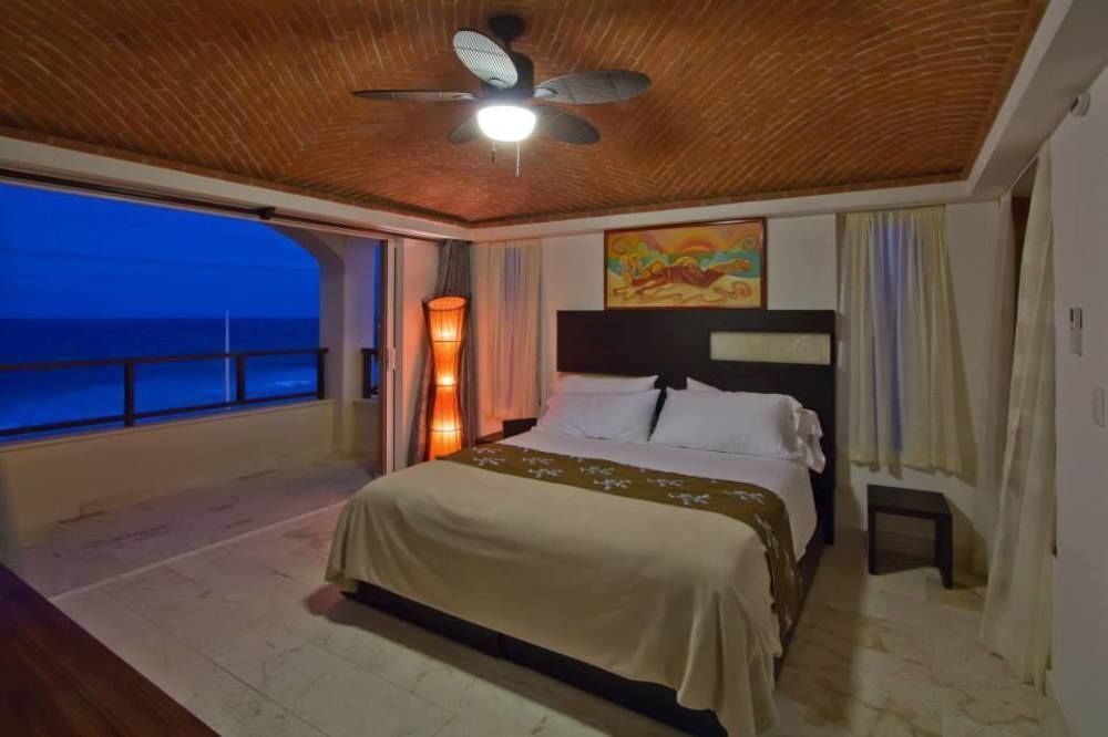 Isla 33 & Hotel