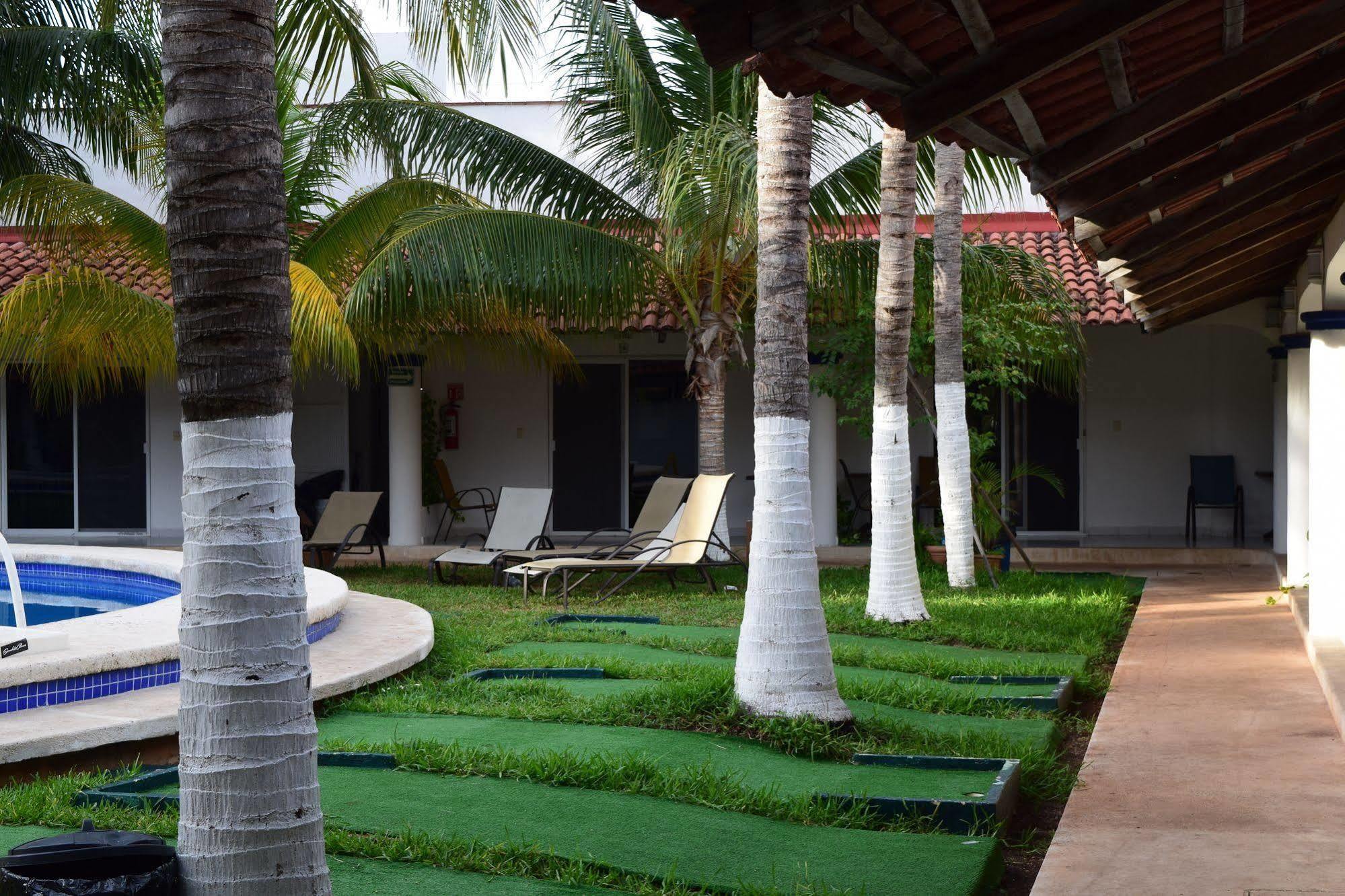 Plaza Almendros, Hotel