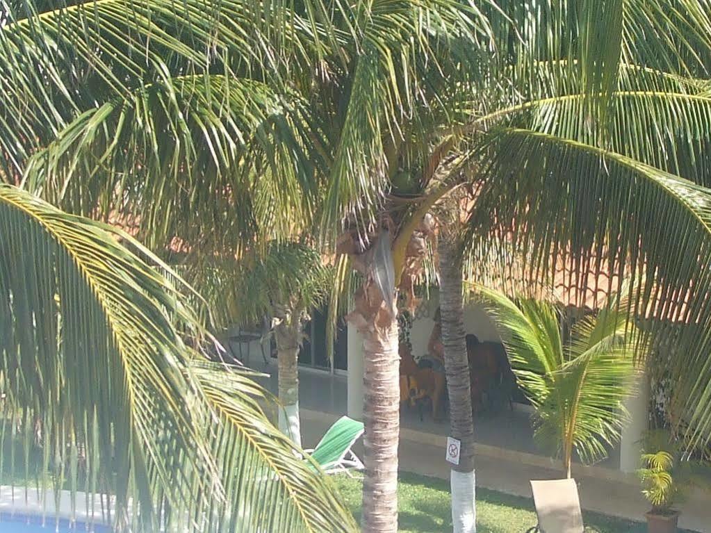 Plaza Almendros, Isla Mujeres