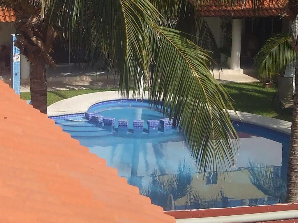 Plaza Almendros, Isla Mujeres
