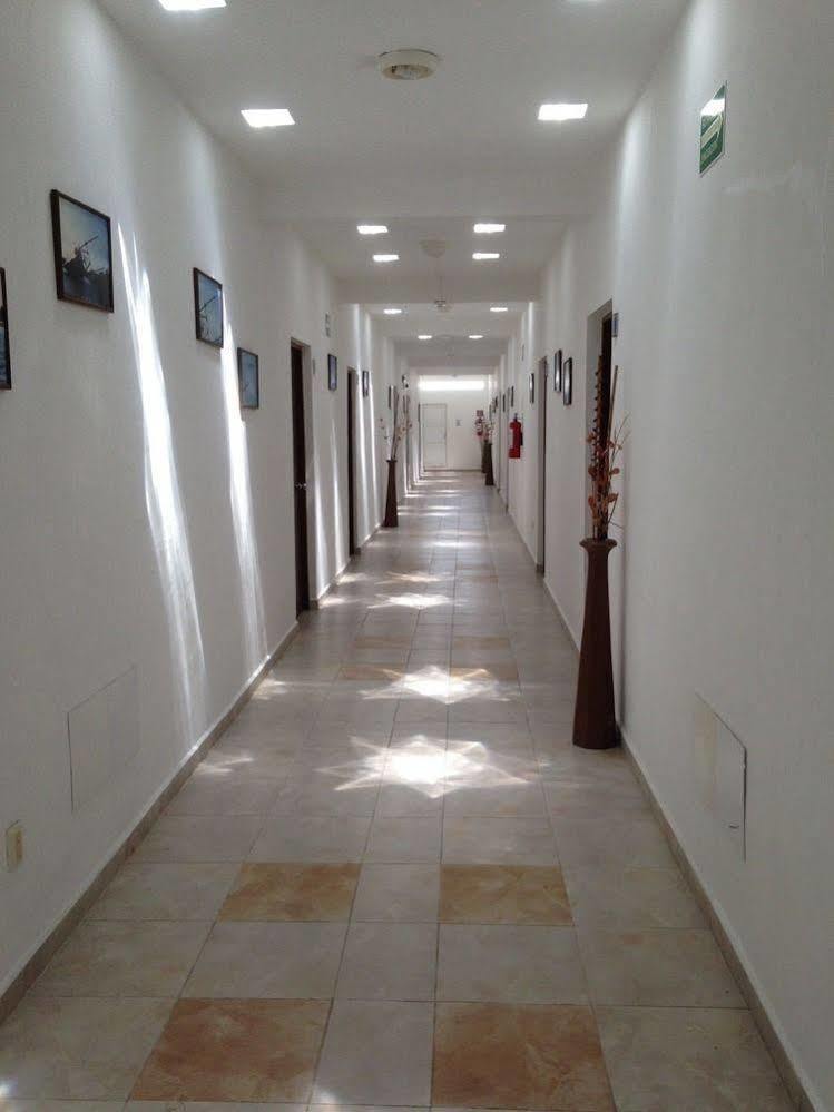 Plaza Almendros, 3*