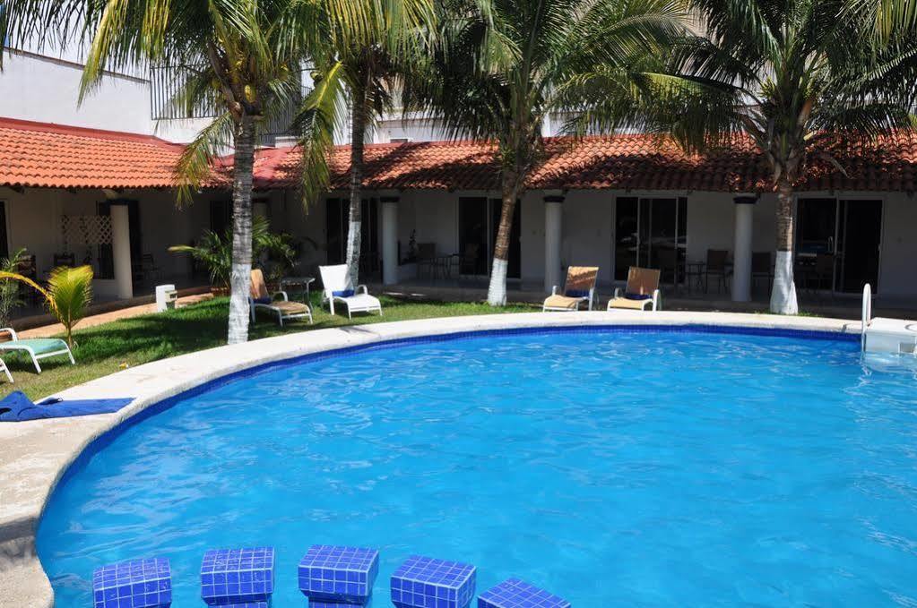 Plaza Almendros, Isla Mujeres