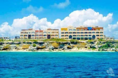 Isla 33 &