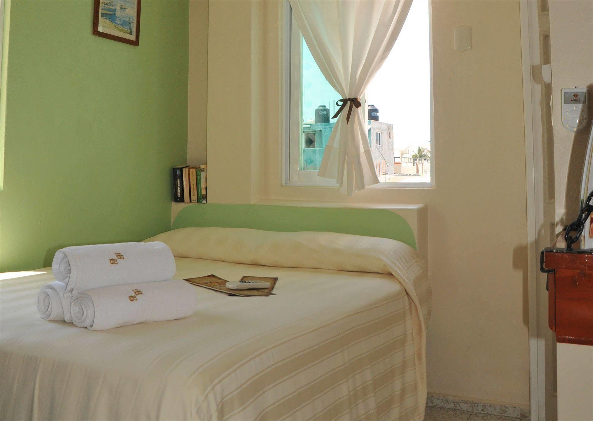 Hotel Bucaneros