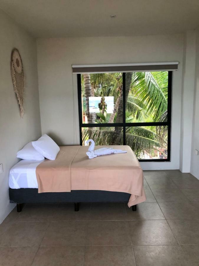 Hotel Cuxos Beachfront