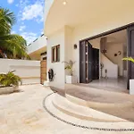 Casa Javi- Ocean Front Located Mid Isla Mujeres