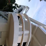 Chichis And Charlies Beachfront Hotel