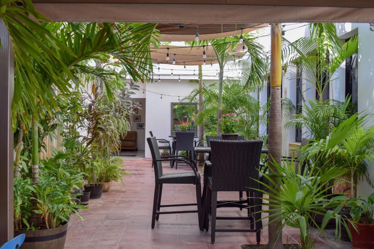 Hotel Bucaneros