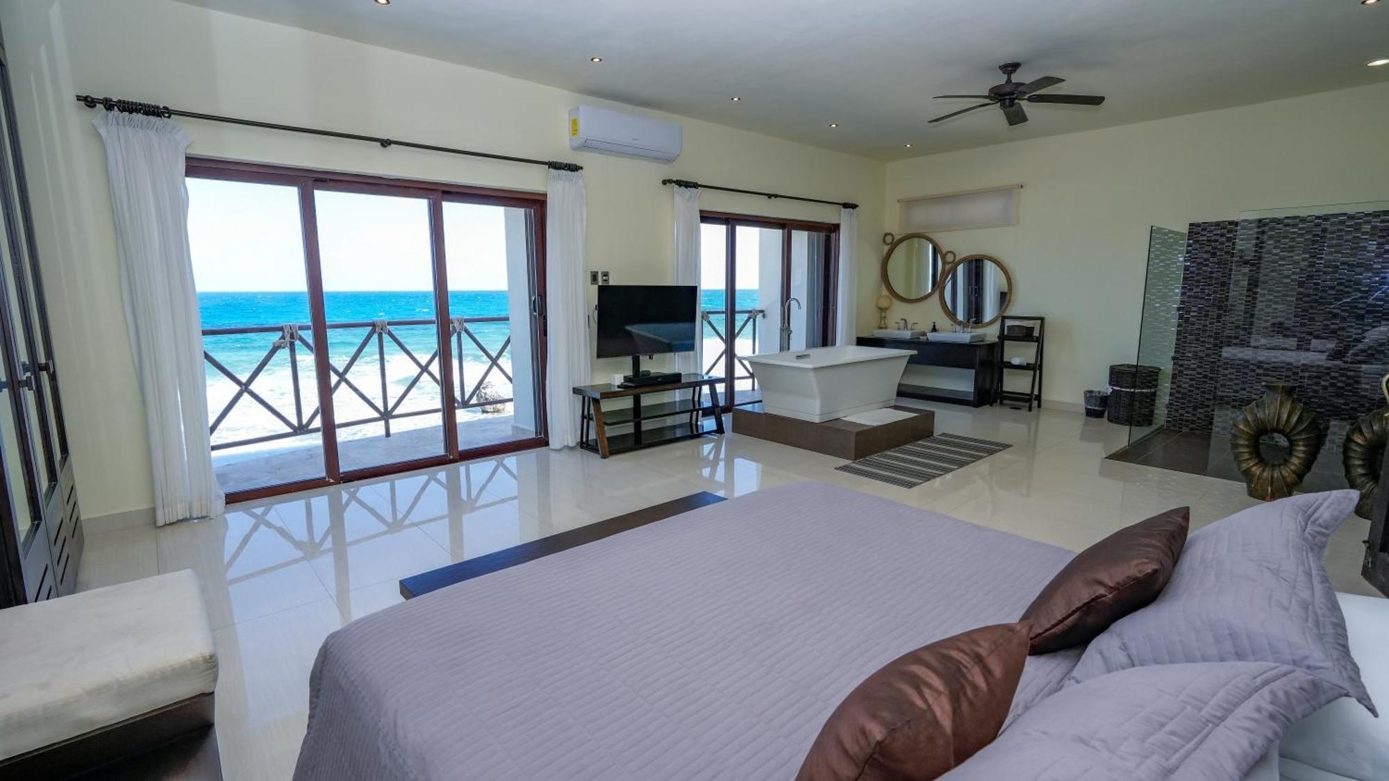 Casa Javi- Ocean Front Located Mid Villa
