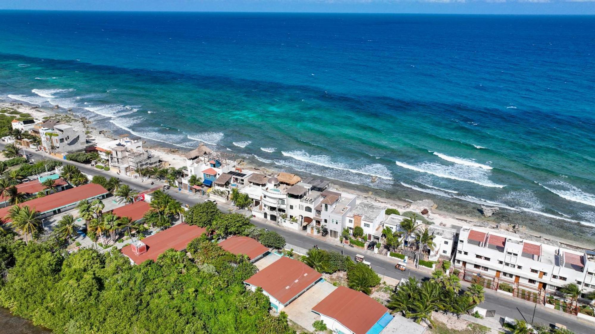 Casa Javi- Ocean Front Located Mid Villa