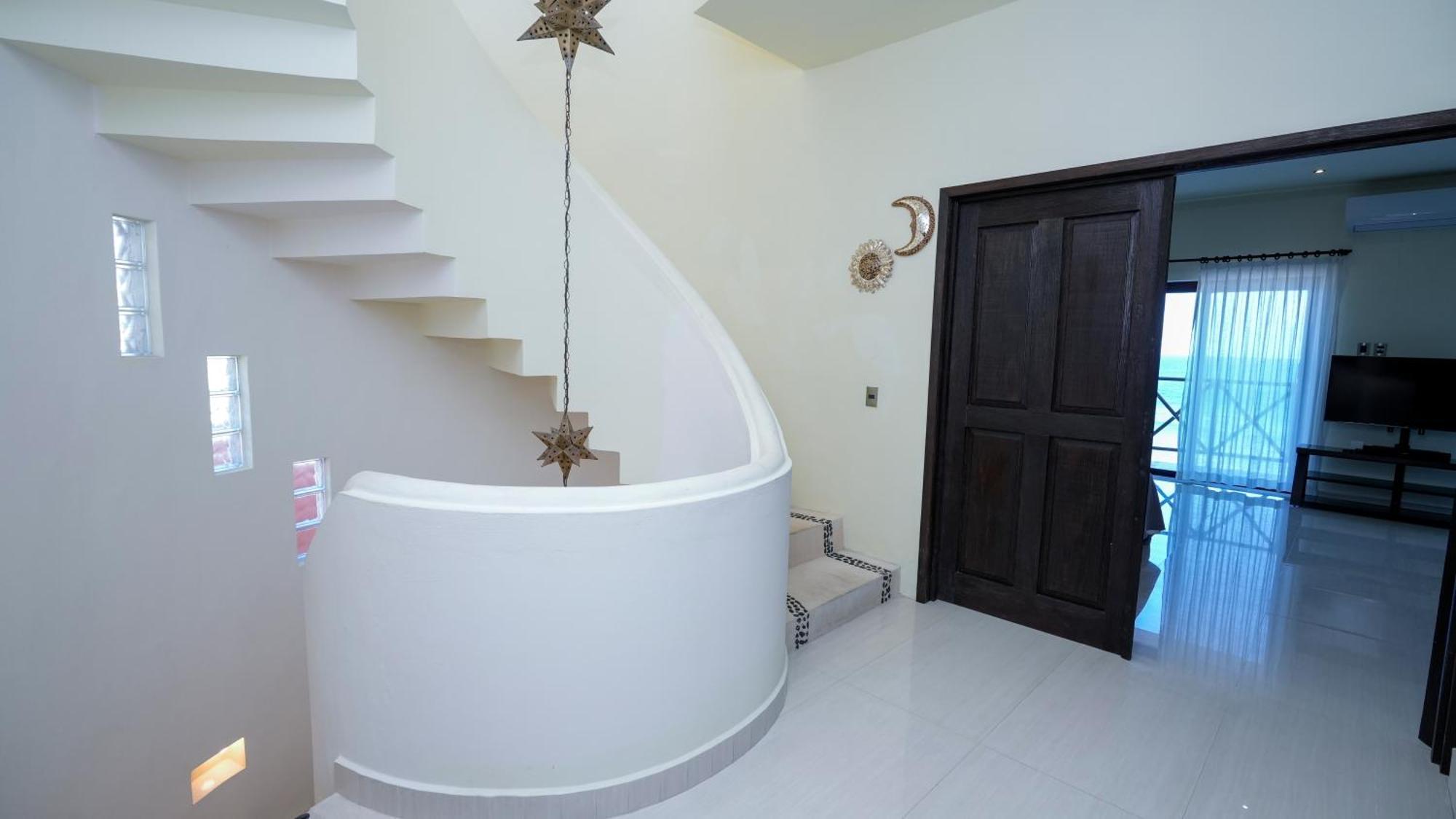 Villa Casa Javi- Ocean Front Located Mid