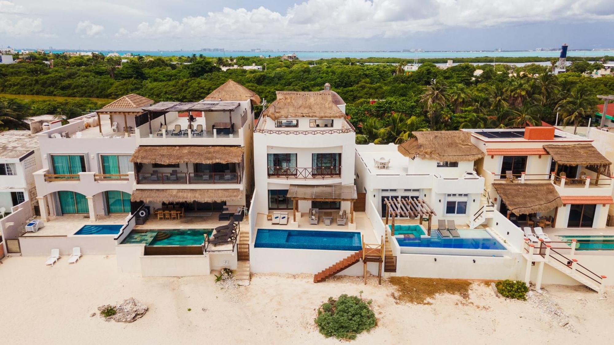 Casa Javi- Ocean Front Located Mid