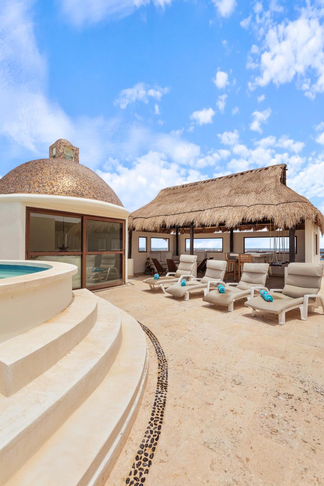 Villa Casa Javi- Ocean Front Located Mid