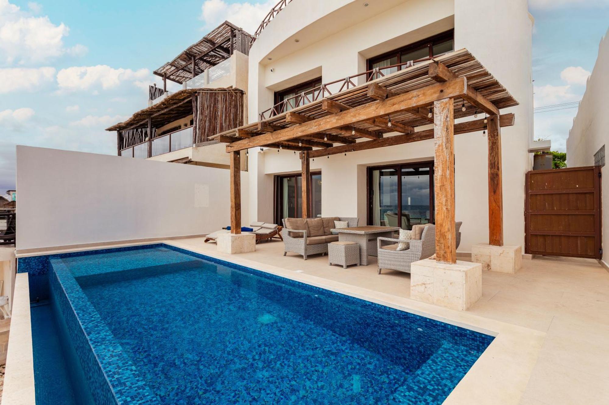 Villa Casa Javi- Ocean Front Located Mid *