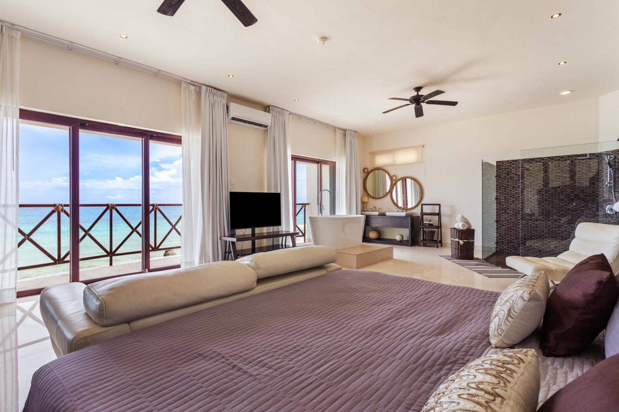 Villa Casa Javi- Ocean Front Located Mid Isla Mujeres