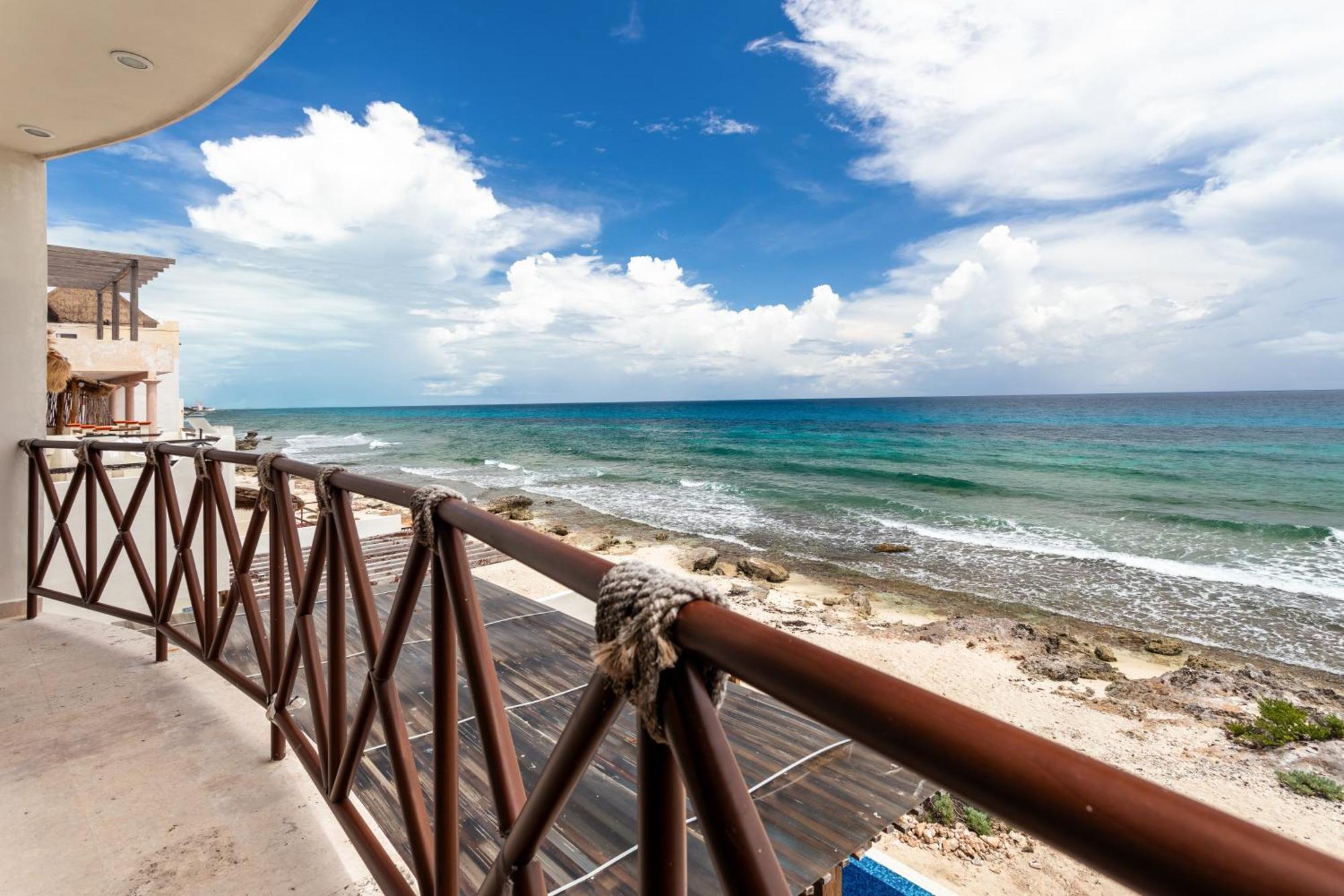 Casa Javi- Ocean Front Located Mid Isla Mujeres