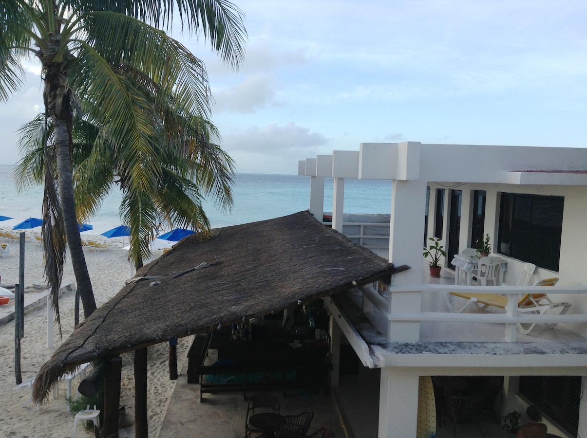 Hotel Chichis And Charlies Beachfront 3*