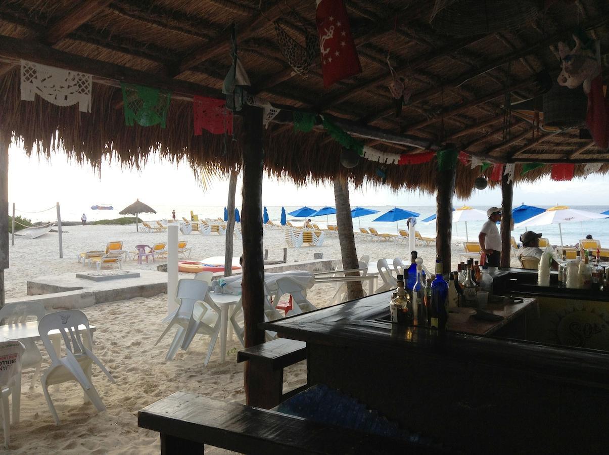 Hotel Chichis And Charlies Beachfront