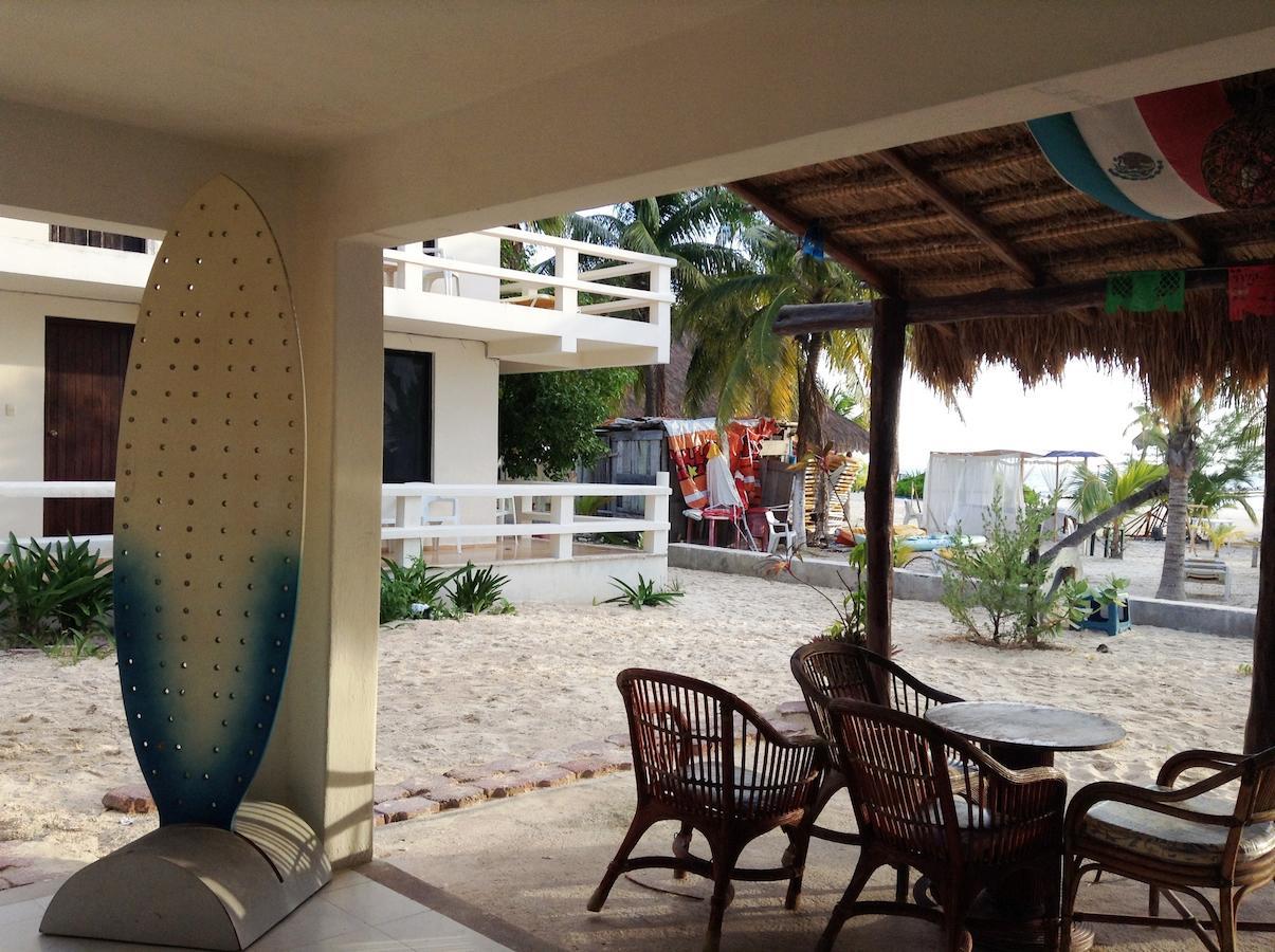 Chichis And Charlies Beachfront Hotel