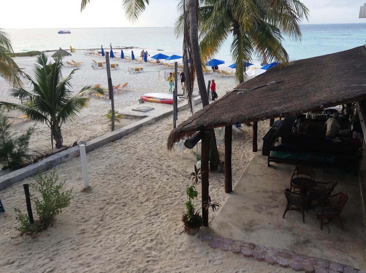 Chichis And Charlies Beachfront Isla Mujeres