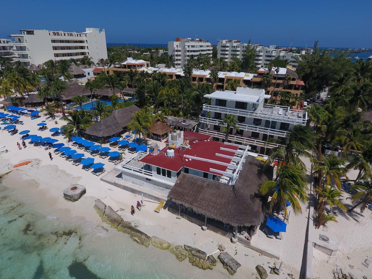 Hotel Chichis And Charlies Beachfront 3*