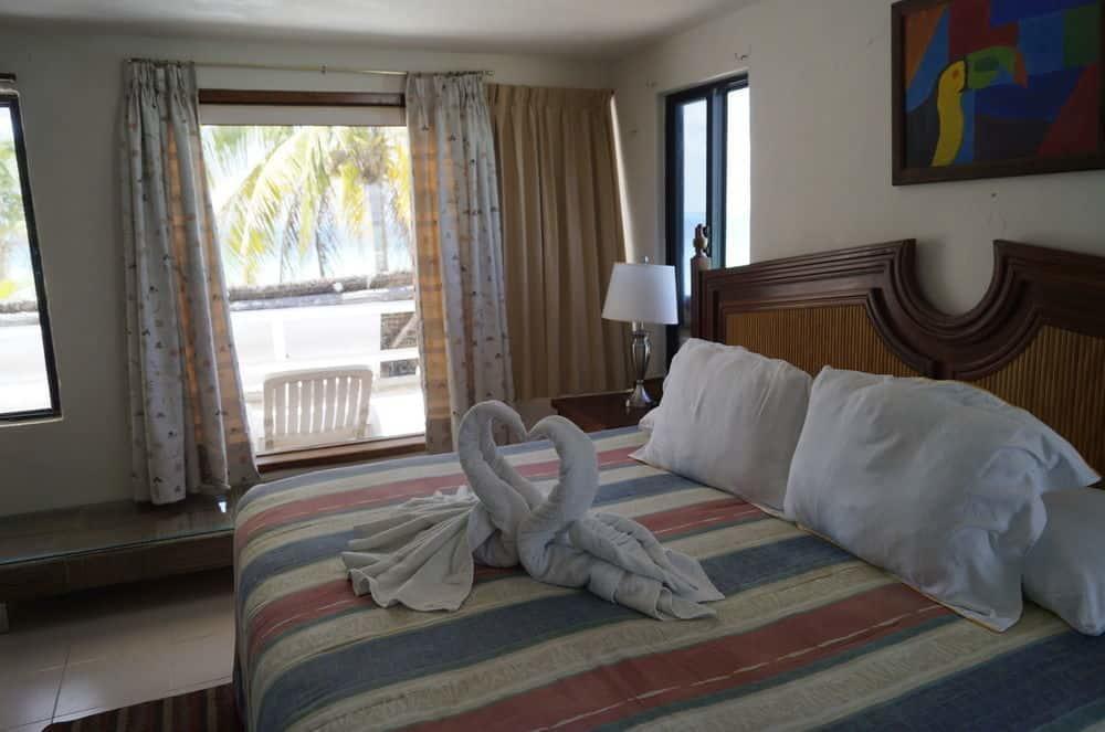 Chichis And Charlies Beachfront Isla Mujeres