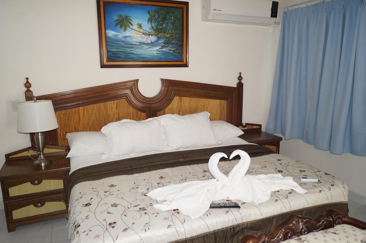 Chichis And Charlies Beachfront