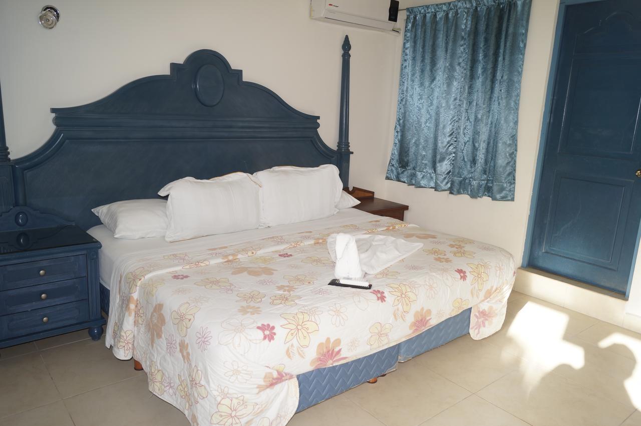 Hotel Chichis And Charlies Beachfront