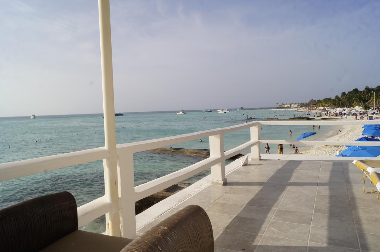 Chichis And Charlies Beachfront 3*