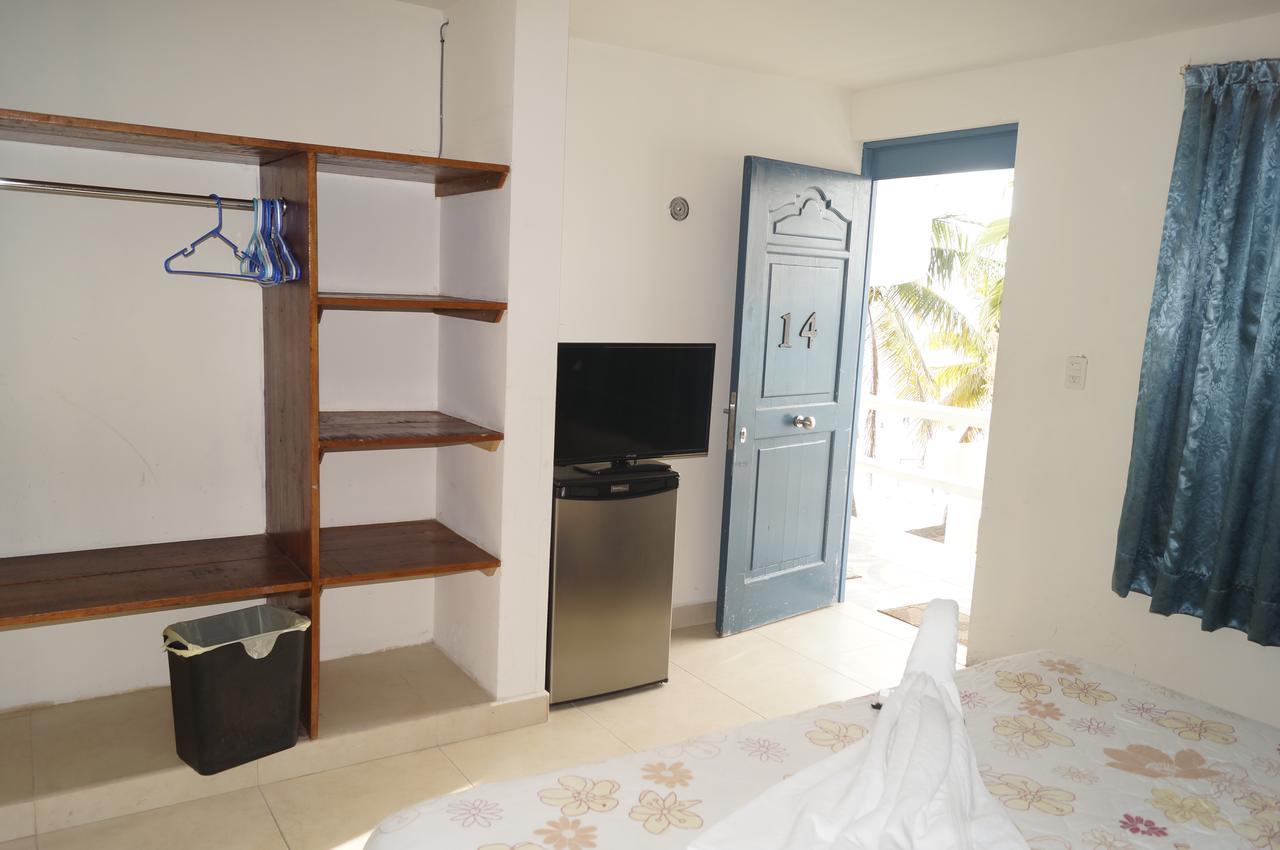 Hotel Chichis And Charlies Beachfront 3*