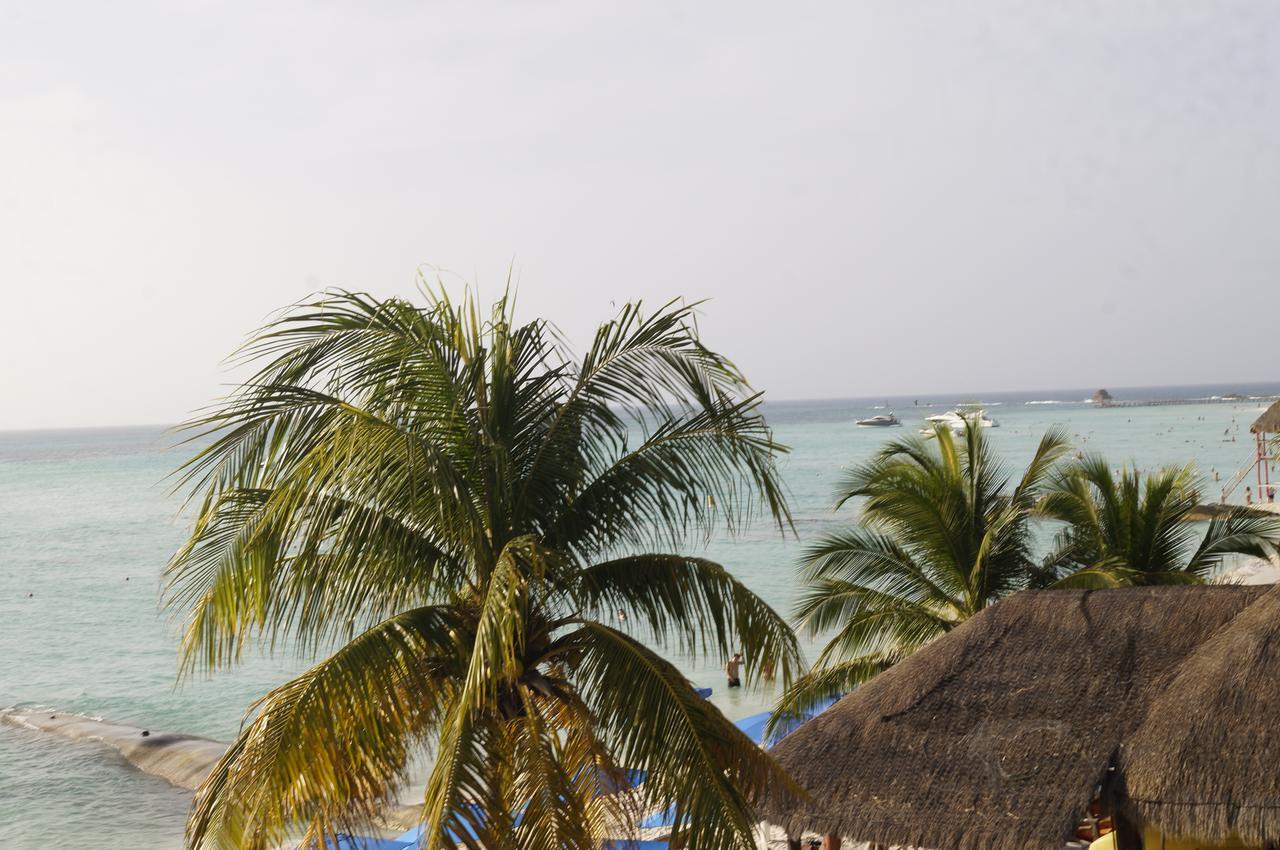 Chichis And Charlies Beachfront