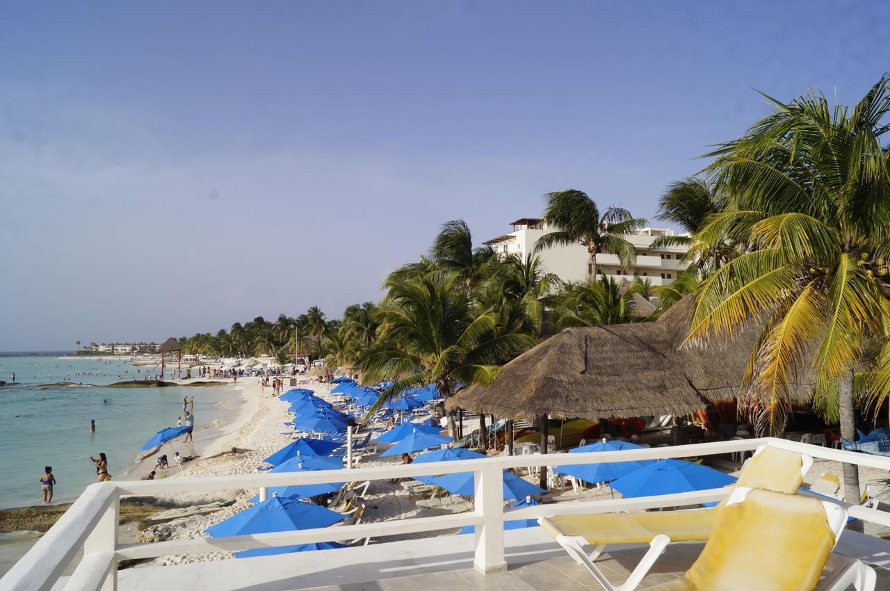 Chichis And Charlies Beachfront Hotel 3*