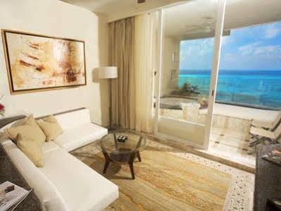 Hotel Unik Island &